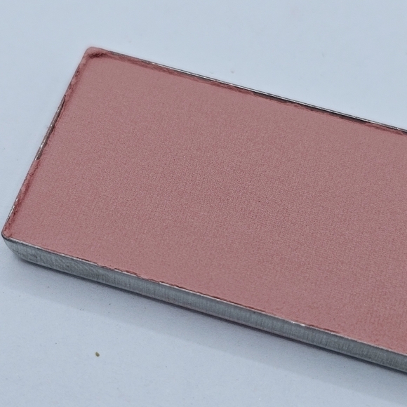 Mary Kay Hint of Pink Chromafusion Cheek Powder - Picture 5 of 5